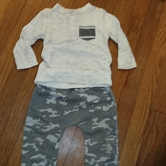 Cat & Jack Other - Comfy Cat & Jack Sweats Set w/ Camouflage pants!